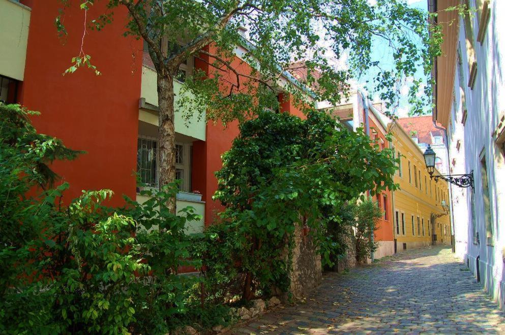 Buda Castle Apartments Budapest Exteriör bild